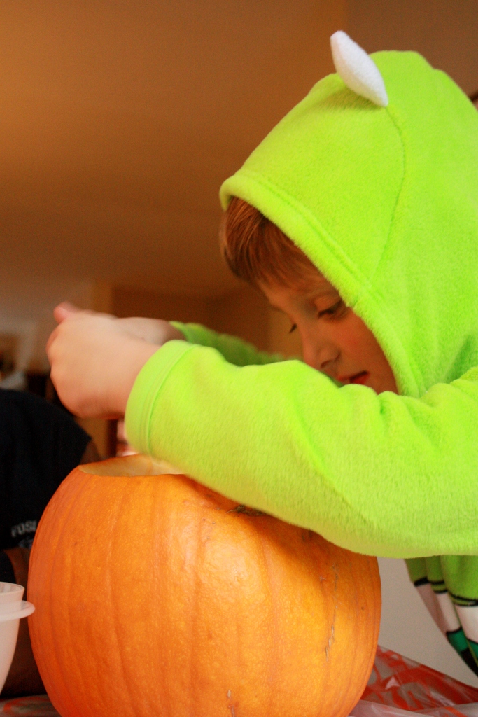 pumpkin carving 093